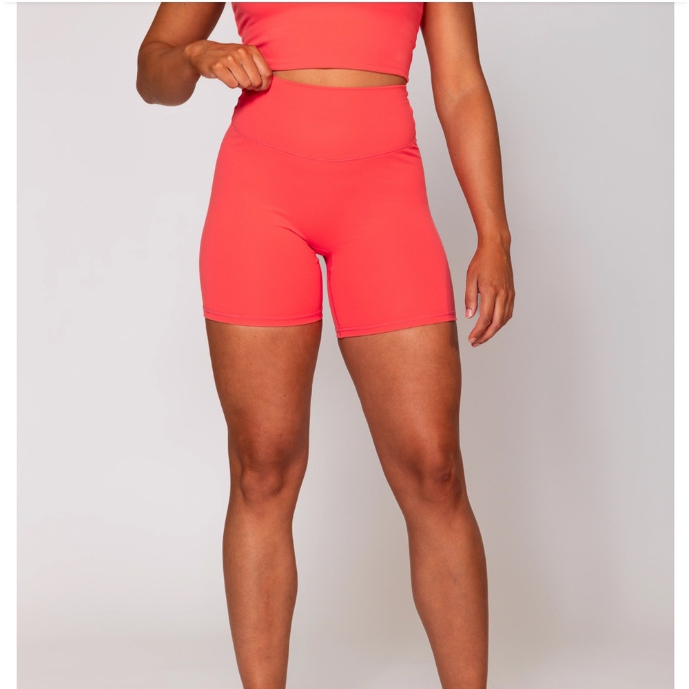 P’tula The Cassey Short 6” Punch Large